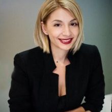 Αθηνά Ντόβα